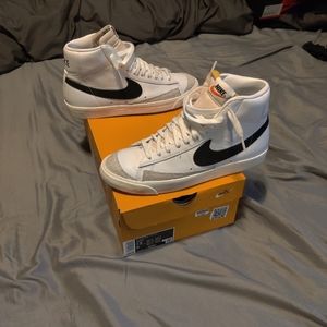 Nike Blazer Mid '77